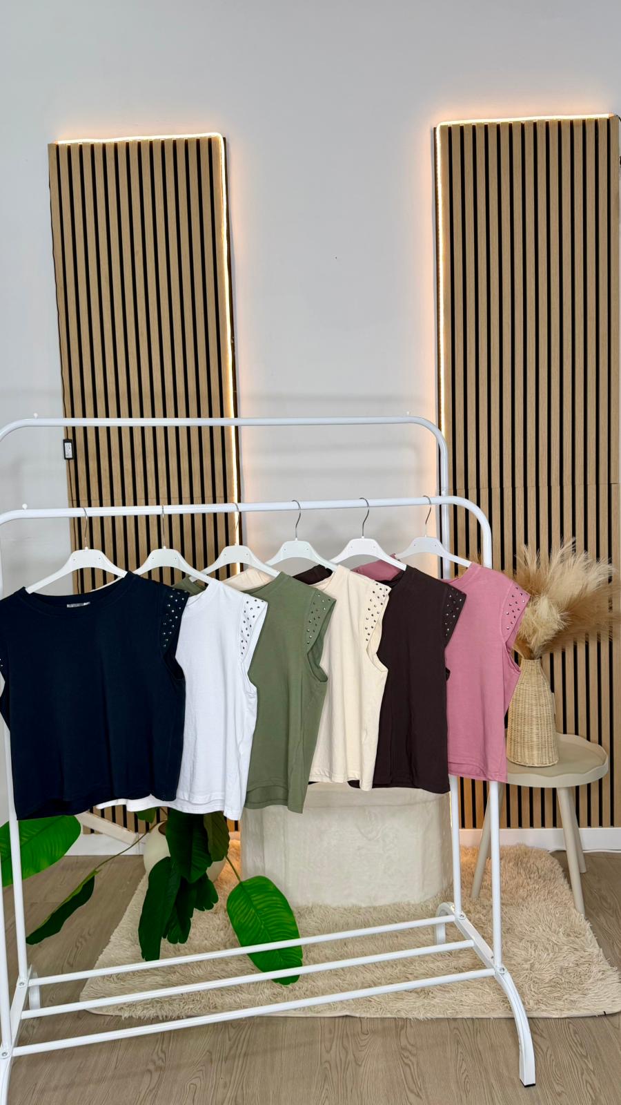 Camiseta tachuelas