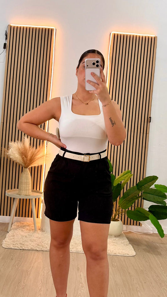 Bermudas negras