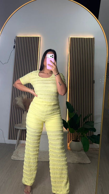 Conjunto amarillo volantes