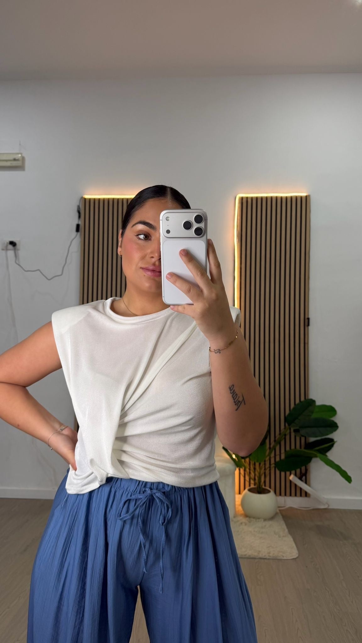 Camiseta nudo