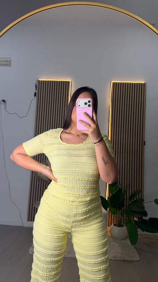 Conjunto amarillo volantes