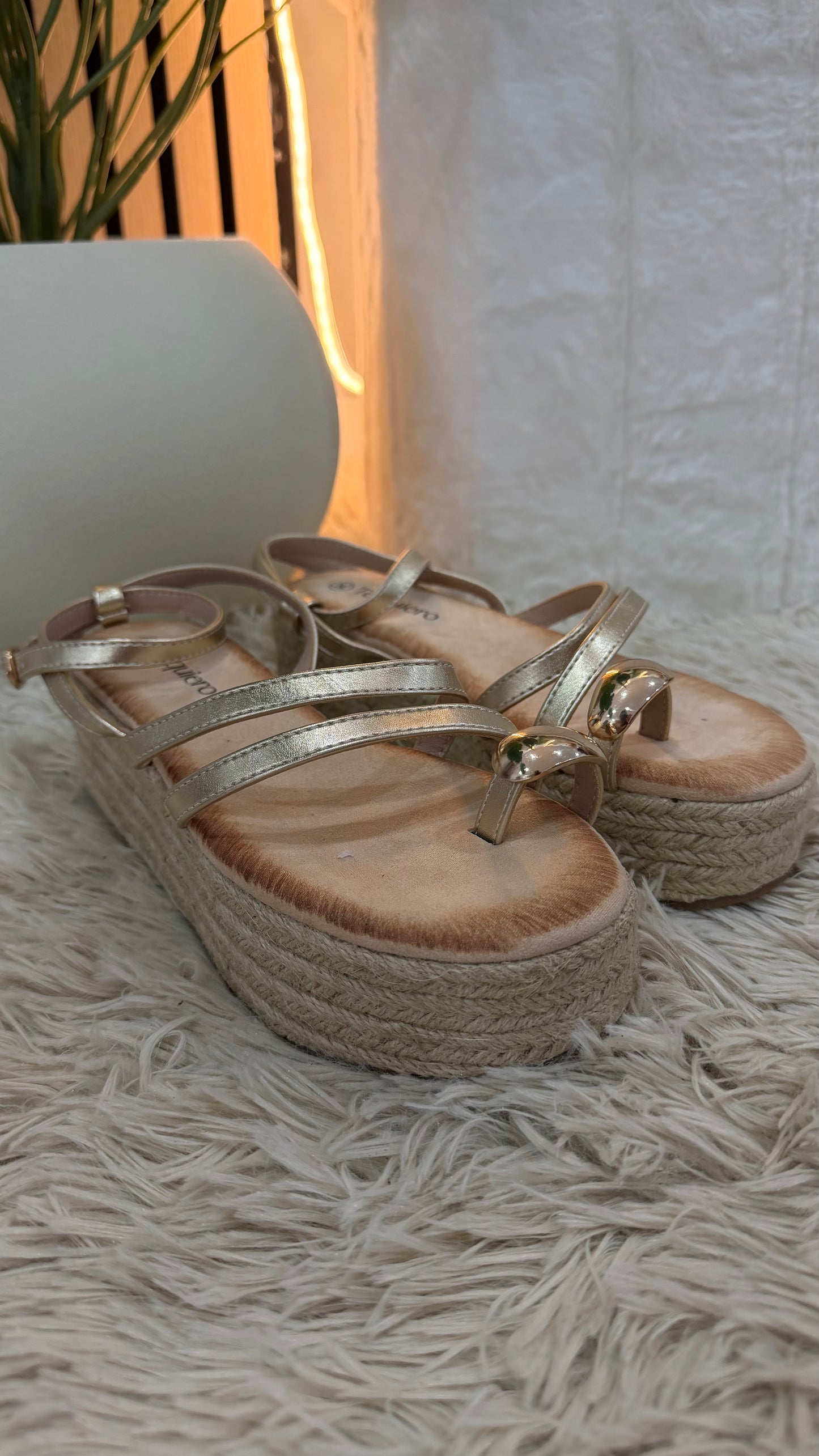 Sandalia plataforma Alma gold